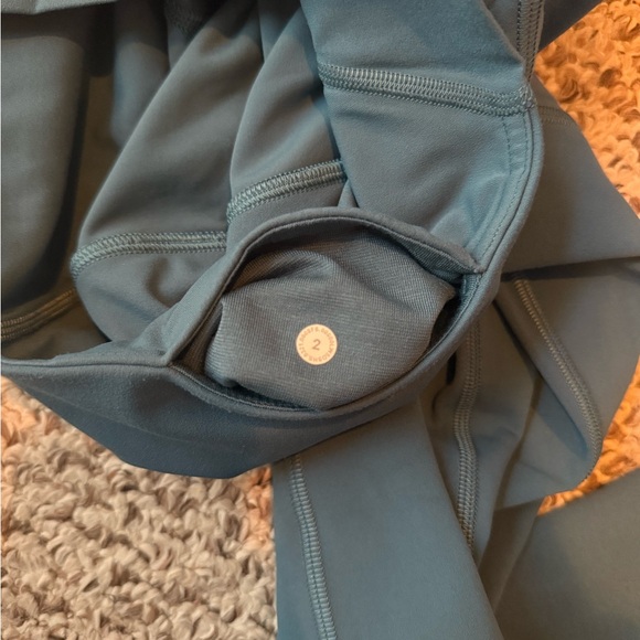 lululemon align leggings with pockets. never worn. size 2. - Picture 3 of 3